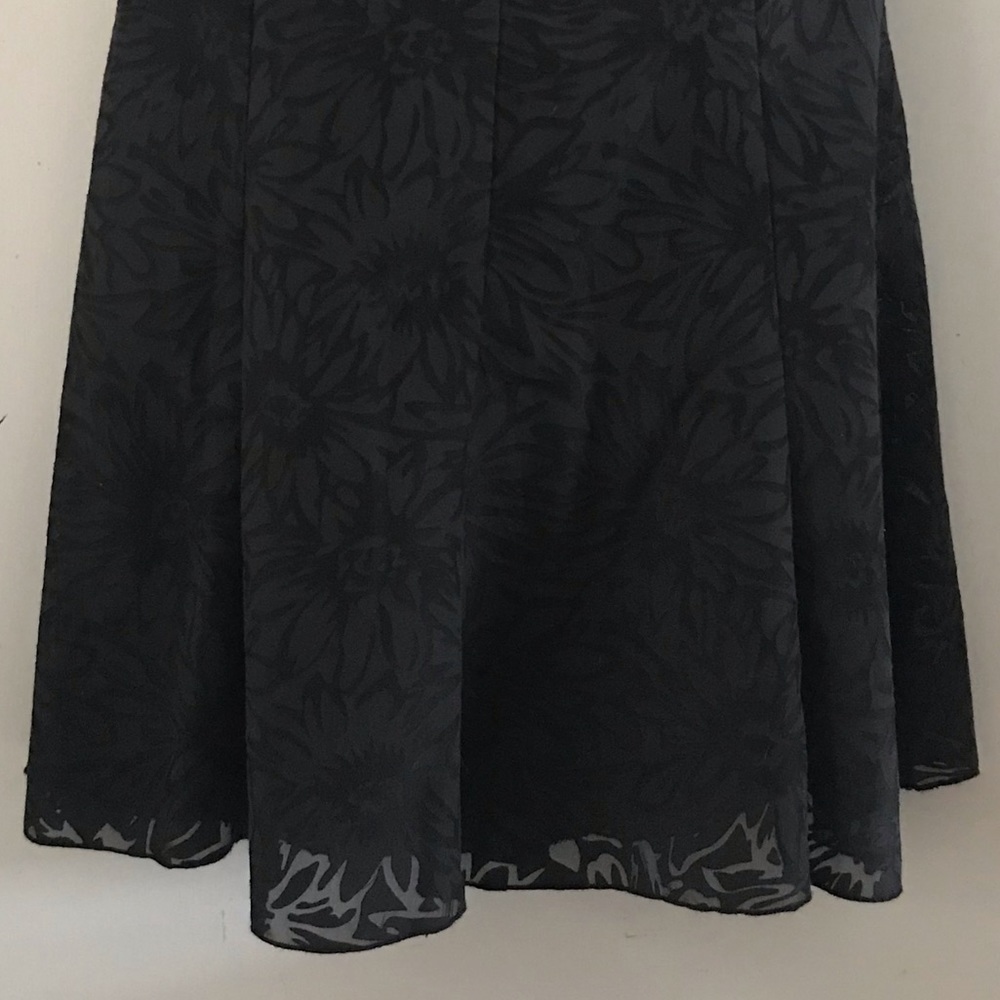 First Option Skirt - Picture 4 of 11